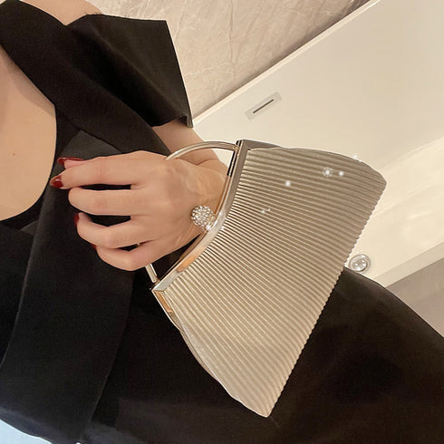 プリーツパーティーバッグ クラッチバッグ 結婚式 がま口 サブバッグ エレガント チェーンショルダーバッグ ゴージャス ハンドバッグ お呼ばれ プチプラミニバッグ 3WEINAS-001