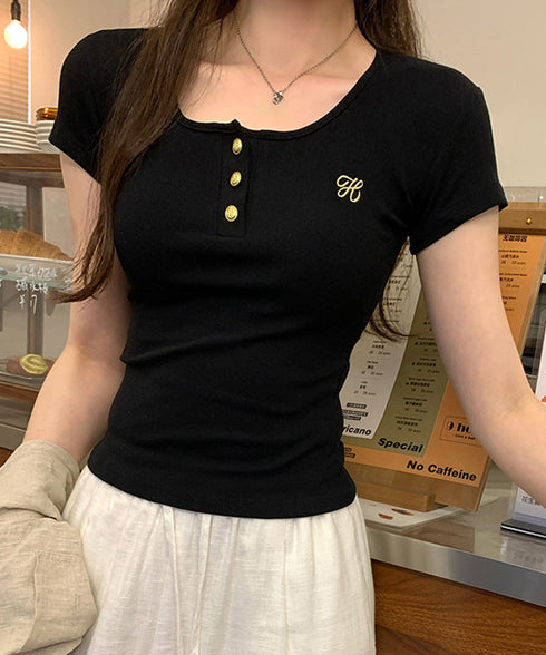 ヘンリーネック 半袖Tシャツワンポイント レディースタイトトップス細見え 刺しゅうロゴtシャツフロントボタンリブカットソー大人可愛いサマーニットカジュアルきれいめ 6MZYP-001