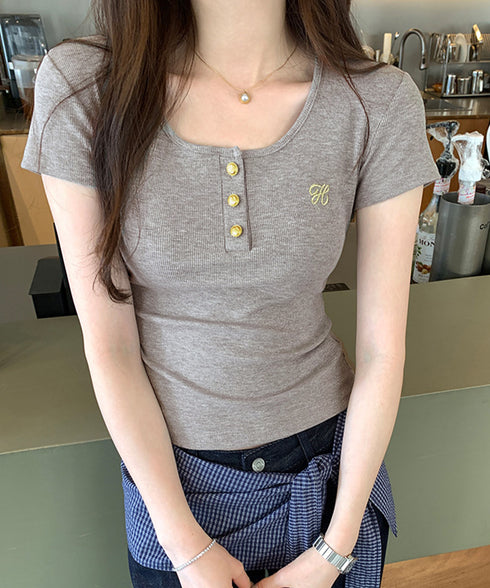 ヘンリーネック 半袖Tシャツワンポイント レディースタイトトップス細見え 刺しゅうロゴtシャツフロントボタンリブカットソー大人可愛いサマーニットカジュアルきれいめ 6MZYP-001