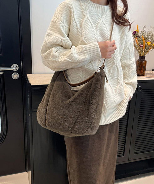 もこもこトートバッグエコファー秋冬バッグ レディースふわふわワンショルダーバッグ 大人かわいいフェイクファー肩掛けバッグ軽量A4大容量 斜め掛けバッグ おしゃれ鞄 6ZMIN-010