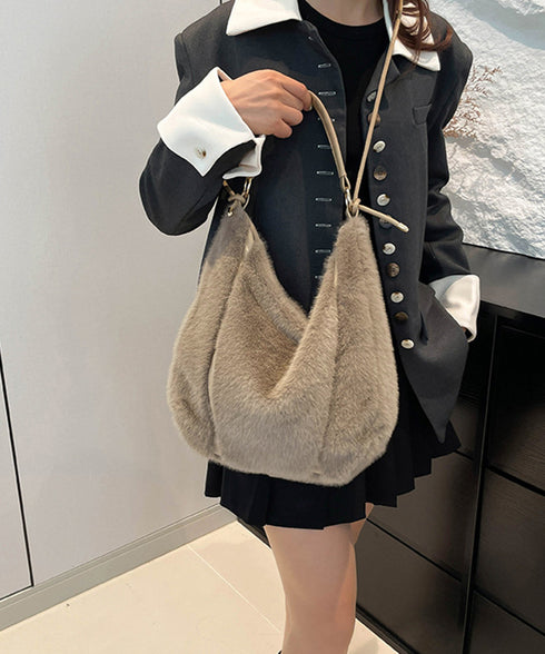 もこもこトートバッグエコファー秋冬バッグ レディースふわふわワンショルダーバッグ 大人かわいいフェイクファー肩掛けバッグ軽量A4大容量 斜め掛けバッグ おしゃれ鞄 6ZMIN-010