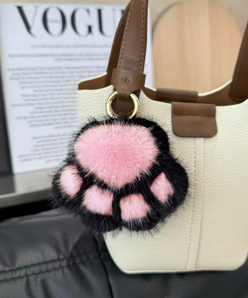 足跡キーホルダー もこもこファーチャーム ふわふわバッグチャーム リング付き 猫の肉球キーリング キーチェーン可愛いバッグ飾り 鞄アクセサリーお洒落ミニチャーム 6ERHANG-001