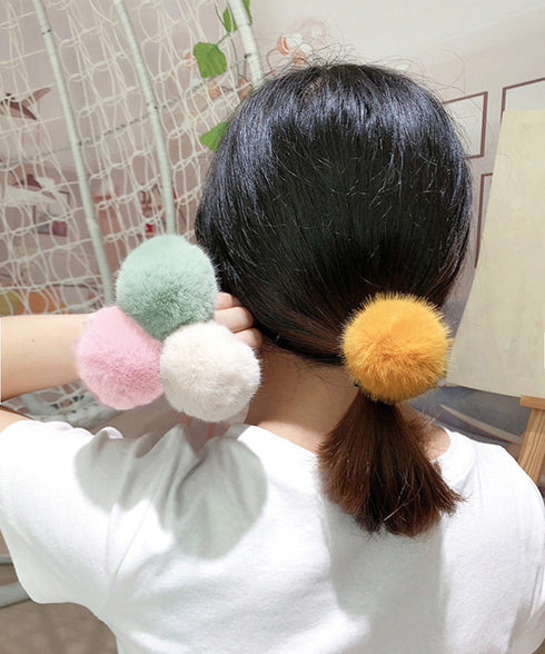 ファーヘアゴム ポンポンヘアアクセ韓国風 レディースふわふわ可愛い髪飾りモコモコボリュームファーポニー 秋冬トレンド ワンポイント髪留め簡単まとめ髪ゴム 手首飾り 6KANYX-004
