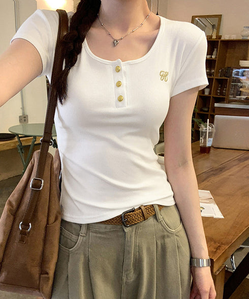 ヘンリーネック 半袖Tシャツワンポイント レディースタイトトップス細見え 刺しゅうロゴtシャツフロントボタンリブカットソー大人可愛いサマーニットカジュアルきれいめ 6MZYP-001