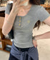 ヘンリーネック 半袖Tシャツワンポイント レディースタイトトップス細見え 刺しゅうロゴtシャツフロントボタンリブカットソー大人可愛いサマーニットカジュアルきれいめ 6MZYP-001