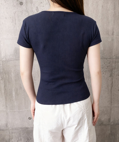 ヘンリーネック 半袖Tシャツワンポイント レディースタイトトップス細見え 刺しゅうロゴtシャツフロントボタンリブカットソー大人可愛いサマーニットカジュアルきれいめ 6MZYP-001