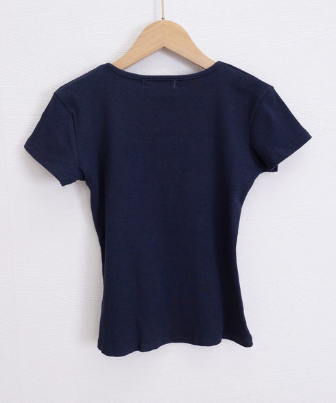 ヘンリーネック 半袖Tシャツワンポイント レディースタイトトップス細見え 刺しゅうロゴtシャツフロントボタンリブカットソー大人可愛いサマーニットカジュアルきれいめ 6MZYP-001