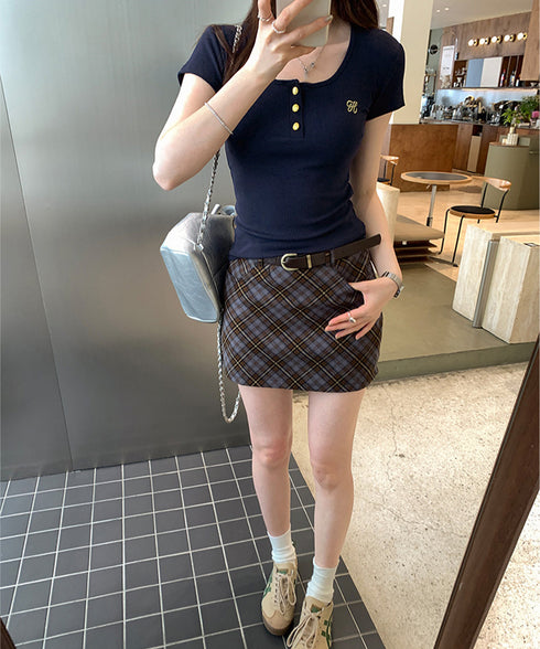 ヘンリーネック 半袖Tシャツワンポイント レディースタイトトップス細見え 刺しゅうロゴtシャツフロントボタンリブカットソー大人可愛いサマーニットカジュアルきれいめ 6MZYP-001