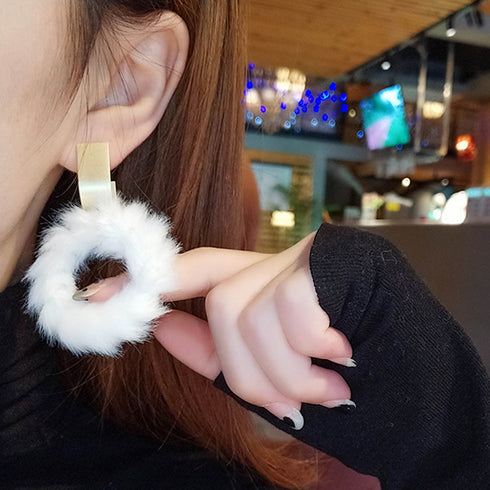 リングピアス レディース ファー付き リングピアス レディース ファー付き アクセサリー もこもこ 揺れるピアス 小物 サークルピアス 秋冬 6QQ-001