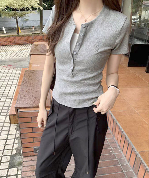 ヘンリーネックTシャツワンポイントロゴt 細見えリブトップス ハーフボタン コンパクトTシャツ 華奢見え刺しゅう 半袖カットソー 韓国風 大人カジュアル春夏服無地 6SLSHUM-001