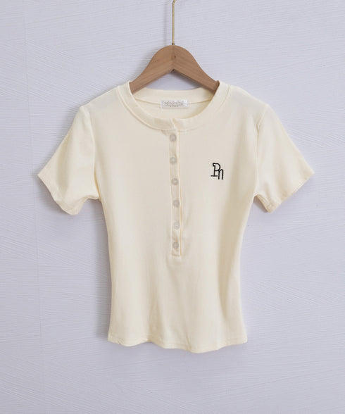 ヘンリーネックTシャツワンポイントロゴt 細見えリブトップス ハーフボタン コンパクトTシャツ 華奢見え刺しゅう 半袖カットソー 韓国風 大人カジュアル春夏服無地 6SLSHUM-001