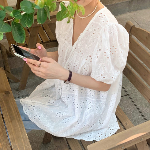 スカラップ刺しゅうレースブラウスVネック レディース 大人可愛い 透かし彫り 夏トップス白 おしゃれプルオーバー 透け感 パンチングレース ペプラムブラウス半袖 6WANJIA-006