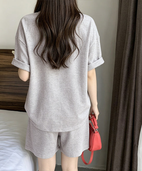 ワンポイントロゴTシャツセットアップ夏服 ゆったり半袖トップス ショートパンツ上下セット リラックスルームウェア カジュアル ワンマイルウェア 韓国風 大人可愛い 6YYG-009
