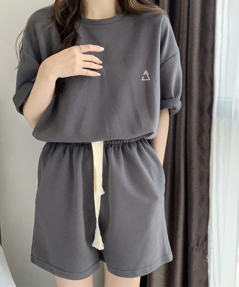 ワンポイントロゴTシャツセットアップ夏服 ゆったり半袖トップス ショートパンツ上下セット リラックスルームウェア カジュアル ワンマイルウェア 韓国風 大人可愛い 6YYG-009