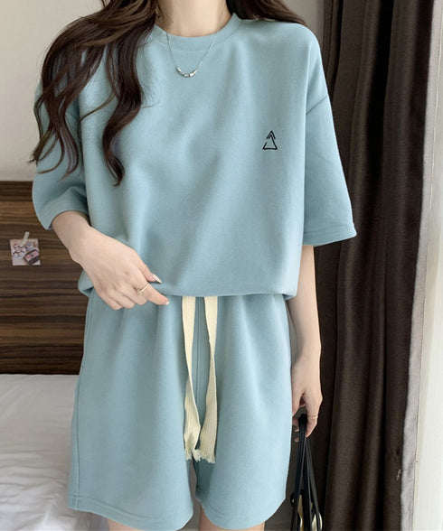ワンポイントロゴTシャツセットアップ夏服 ゆったり半袖トップス ショートパンツ上下セット リラックスルームウェア カジュアル ワンマイルウェア 韓国風 大人可愛い 6YYG-009