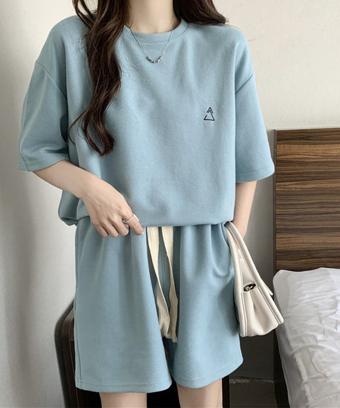 ワンポイントロゴTシャツセットアップ夏服 ゆったり半袖トップス ショートパンツ上下セット リラックスルームウェア カジュアル ワンマイルウェア 韓国風 大人可愛い 6YYG-009