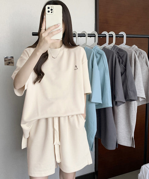 ワンポイントロゴTシャツセットアップ夏服 ゆったり半袖トップス ショートパンツ上下セット リラックスルームウェア カジュアル ワンマイルウェア 韓国風 大人可愛い 6YYG-009
