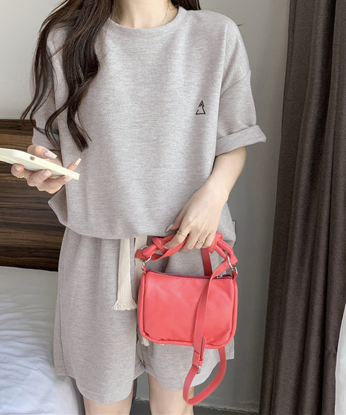 ワンポイントロゴTシャツセットアップ夏服 ゆったり半袖トップス ショートパンツ上下セット リラックスルームウェア カジュアル ワンマイルウェア 韓国風 大人可愛い 6YYG-009
