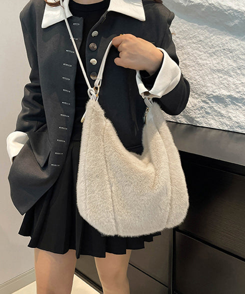もこもこトートバッグエコファー秋冬バッグ レディースふわふわワンショルダーバッグ 大人かわいいフェイクファー肩掛けバッグ軽量A4大容量 斜め掛けバッグ おしゃれ鞄 6ZMIN-010