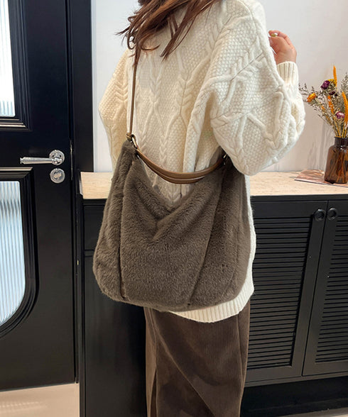 もこもこトートバッグエコファー秋冬バッグ レディースふわふわワンショルダーバッグ 大人かわいいフェイクファー肩掛けバッグ軽量A4大容量 斜め掛けバッグ おしゃれ鞄 6ZMIN-010