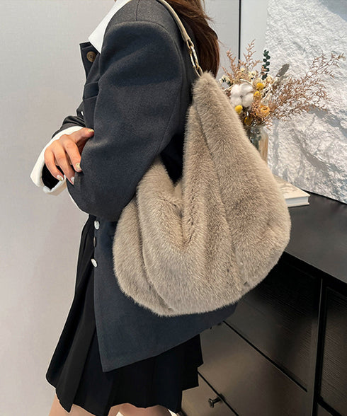 もこもこトートバッグエコファー秋冬バッグ レディースふわふわワンショルダーバッグ 大人かわいいフェイクファー肩掛けバッグ軽量A4大容量 斜め掛けバッグ おしゃれ鞄 6ZMIN-010