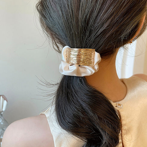 プレート付きシュシュ 大人っぽいヘアゴム まとめ髪 ヘアアクセサリー ポニーテールゴム オフィスカジュアル 韓国ファッション きれいめ お団子 ヘア グッズ 簡単 80JUNSHAN-009