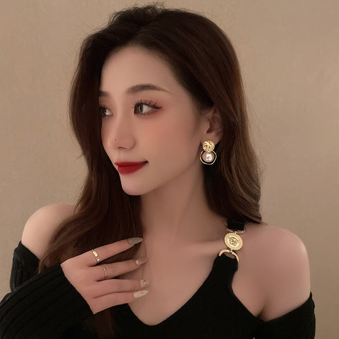 韓国 揺れる ピアス 冠婚葬祭 ピアス 結婚式 披露宴 アクセサリー 発表会 演奏会 ピアス 大ぶり プチプラ レディース 耳飾り 女性 80BYU-016