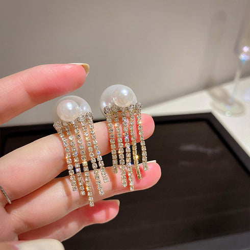 ピアス フェイクパール レディース結婚式 おしゃれ パーティーピアス キラキラ ラインストーン 揺れる 結婚式アクセサリー 韓国 パールバックキャッチ ピアス上品 80BYU-020