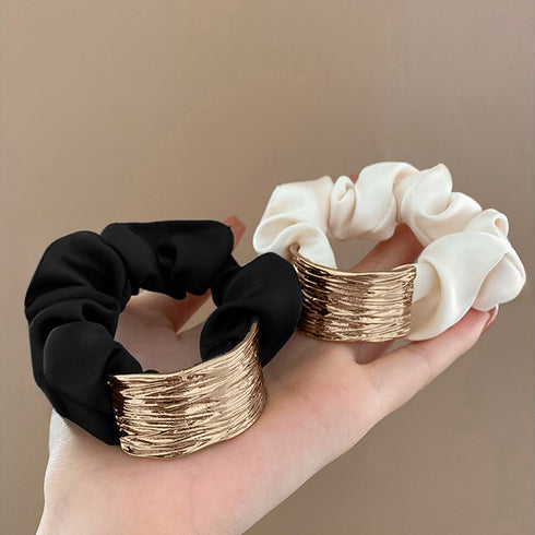 プレート付きシュシュ 大人っぽいヘアゴム まとめ髪 ヘアアクセサリー ポニーテールゴム オフィスカジュアル 韓国ファッション きれいめ お団子 ヘア グッズ 簡単 80JUNSHAN-009