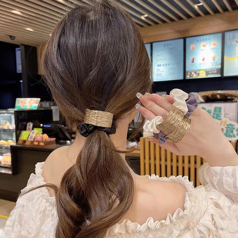 プレート付きシュシュ 大人っぽいヘアゴム まとめ髪 ヘアアクセサリー ポニーテールゴム オフィスカジュアル 韓国ファッション きれいめ お団子 ヘア グッズ 簡単 80JUNSHAN-009