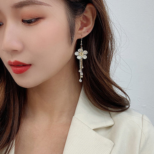 韓国風 花モチーフ フックピアス 女性 ぶら下がり ロングピアス ラインストーン 揺れるピアス レディース きれいめ アクセサリー おしゃれ 華奢ピアス 春夏 80MINGHANG-001