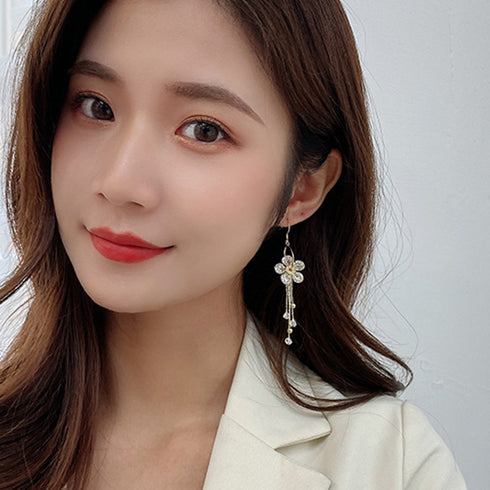 韓国風 花モチーフ フックピアス 女性 ぶら下がり ロングピアス ラインストーン 揺れるピアス レディース きれいめ アクセサリー おしゃれ 華奢ピアス 春夏 80MINGHANG-001