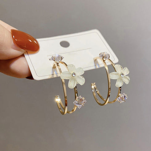 花モチーフ フープピアス 韓国 おしゃれ 大きめ ピアス レディース 上品 可憐 ビジュー ピアス 大ぶり 耳飾り アクセサリー 女性 プチプラ ファッション雑貨 80MOTAI-001