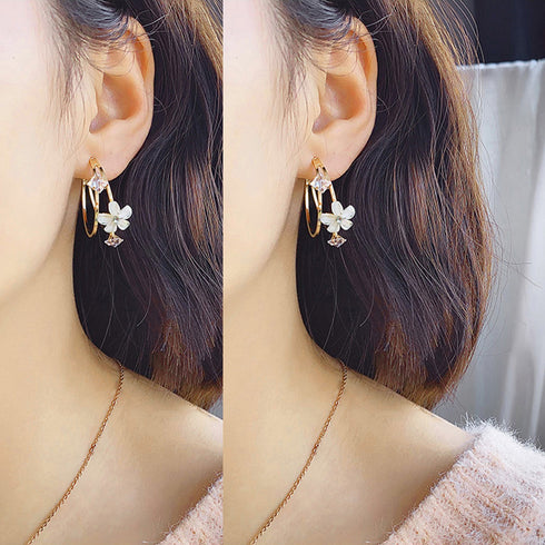 花モチーフ フープピアス 韓国 おしゃれ 大きめ ピアス レディース 上品 可憐 ビジュー ピアス 大ぶり 耳飾り アクセサリー 女性 プチプラ ファッション雑貨 80MOTAI-001