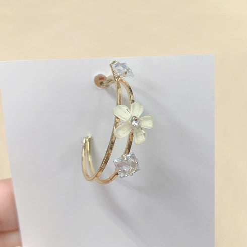 花モチーフ フープピアス 韓国 おしゃれ 大きめ ピアス レディース 上品 可憐 ビジュー ピアス 大ぶり 耳飾り アクセサリー 女性 プチプラ ファッション雑貨 80MOTAI-001
