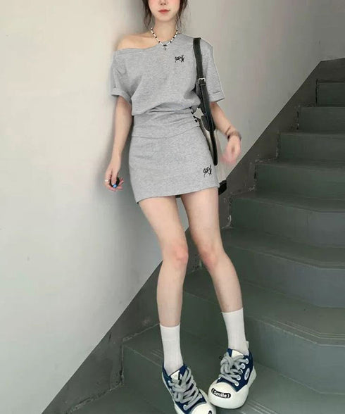 ガーリーセットアップ ワンオフショルダー Y2Kセット 肩見せ ワンポイントトップス ミニスカート 半袖Tシャツロゴ デート服 韓国っぽい 夏服セット スクール風 80YIKLI-002