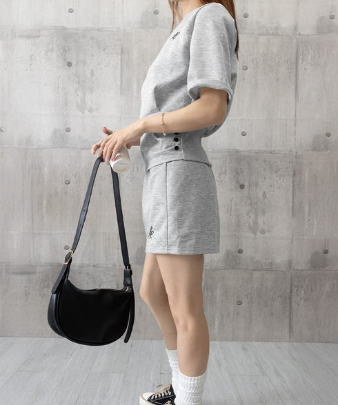 ガーリーセットアップ ワンオフショルダー Y2Kセット 肩見せ ワンポイントトップス ミニスカート 半袖Tシャツロゴ デート服 韓国っぽい 夏服セット スクール風 80YIKLI-002