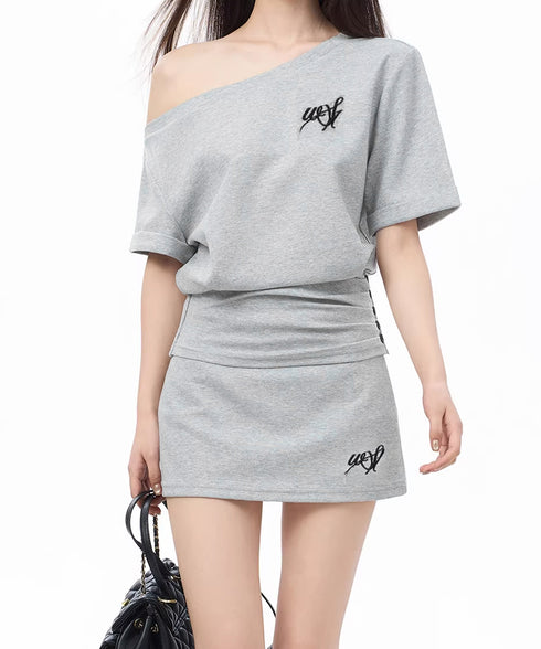 ガーリーセットアップ ワンオフショルダー Y2Kセット 肩見せ ワンポイントトップス ミニスカート 半袖Tシャツロゴ デート服 韓国っぽい 夏服セット スクール風 80YIKLI-002
