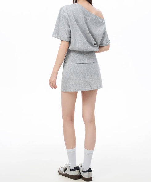 ガーリーセットアップ ワンオフショルダー Y2Kセット 肩見せ ワンポイントトップス ミニスカート 半袖Tシャツロゴ デート服 韓国っぽい 夏服セット スクール風 80YIKLI-002