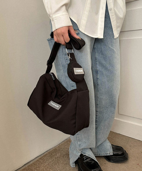 ショルダーバッグ レディース小銭入れ付き 可愛い メッセンジャーバッグ 軽量 斜めがけ カジュアルカバン 通勤通学 おしゃれ ナイロンバッグ コインケース付き韓国 80ZCFX-004