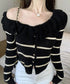 フリルニットトップス オフショルダー秋服 レディース タイトリブニット ボダン付き ニットソー きれいめニットセーター ボーダー柄 ショート丈 ニットカーディガン 80ZHONGYI-001