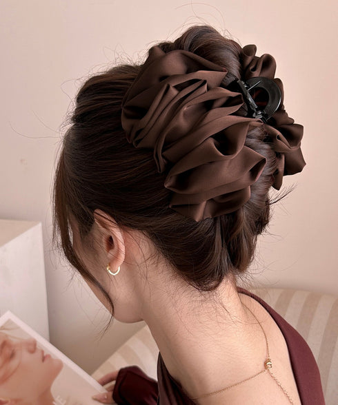 ボリュームシュシュバンスクリップ大人上品 大人可愛い 大きめヘアクリップ 小顔見え ボリュームフリル ヘアアクセサリー フェミニン 高見えまとめ髪 おしゃれ髪飾り 83SUIMIN-005