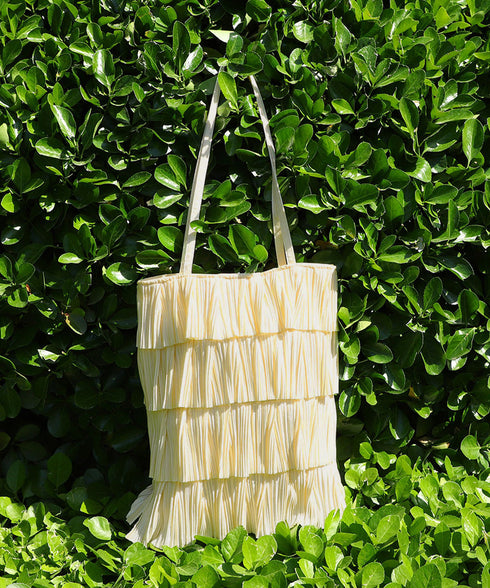 フリルトートバッグ レディース 肩掛け鞄 大人可愛いプリーツトート カジュアルきれいめ 肩掛けバッグ 大容量 韓国風バッグ おしゃれ 女性 ティアードバッグ 軽量 83CUHAN-001