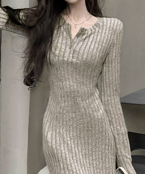 リブニットワンピース 長袖 ロングワンピ レディース フロントボタンワンピース タイトめシルエット 大人可愛い Vネックボディコンワンピ 無地ストレッチワンピ秋冬 83JXX-001