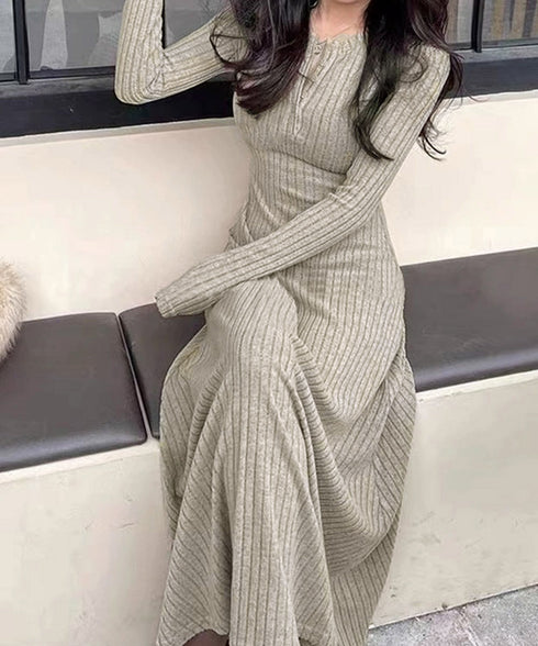 リブニットワンピース 長袖 ロングワンピ レディース フロントボタンワンピース タイトめシルエット 大人可愛い Vネックボディコンワンピ 無地ストレッチワンピ秋冬 83JXX-001