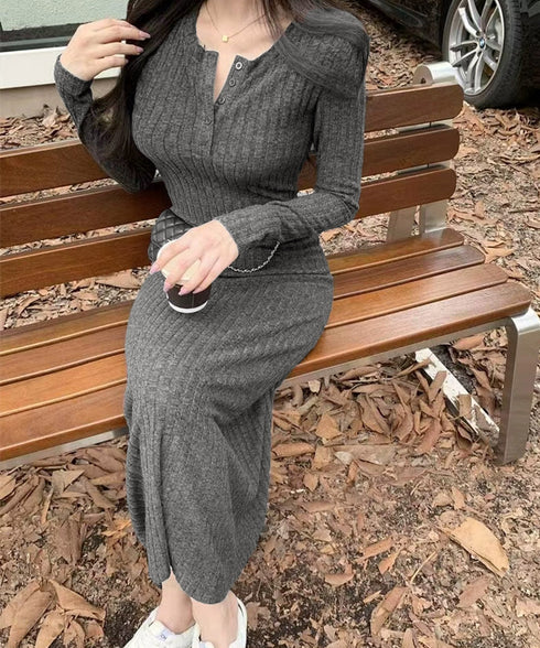 リブニットワンピース 長袖 ロングワンピ レディース フロントボタンワンピース タイトめシルエット 大人可愛い Vネックボディコンワンピ 無地ストレッチワンピ秋冬 83JXX-001