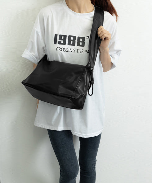 ギャザーショルダーバッグ ドロストバッグ レディース ドロストショルダーバッグ 2WAY ボディバッグ 軽量 大人カジュアル ワンショルダーバッグ フェイクレザー 83MAOREN-001
