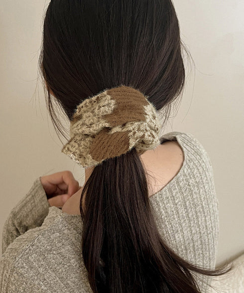 ヒョウ柄シャギーニットボリュームシュシュ 韓国風ヘアゴム ふわふわニットシュシュ 大人かわいいまとめ髪ゴム 秋冬ヘアアクセサリー人気レオパード柄アクセ簡単まとめ髪 83MEI-001