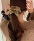 ヒョウ柄シャギーニットボリュームシュシュ 韓国風ヘアゴム ふわふわニットシュシュ 大人かわいいまとめ髪ゴム 秋冬ヘアアクセサリー人気レオパード柄アクセ簡単まとめ髪 83MEI-001