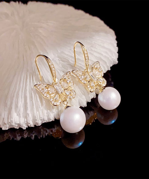 パールピアス韓国風揺れるピアスバタフライ 一粒フェイクパールピアス 蝶々モチーフ ビジューピアス 結婚式披露宴 キラキラピアスおしゃれ 上品耳飾り女性 フェミニン 83QH-004